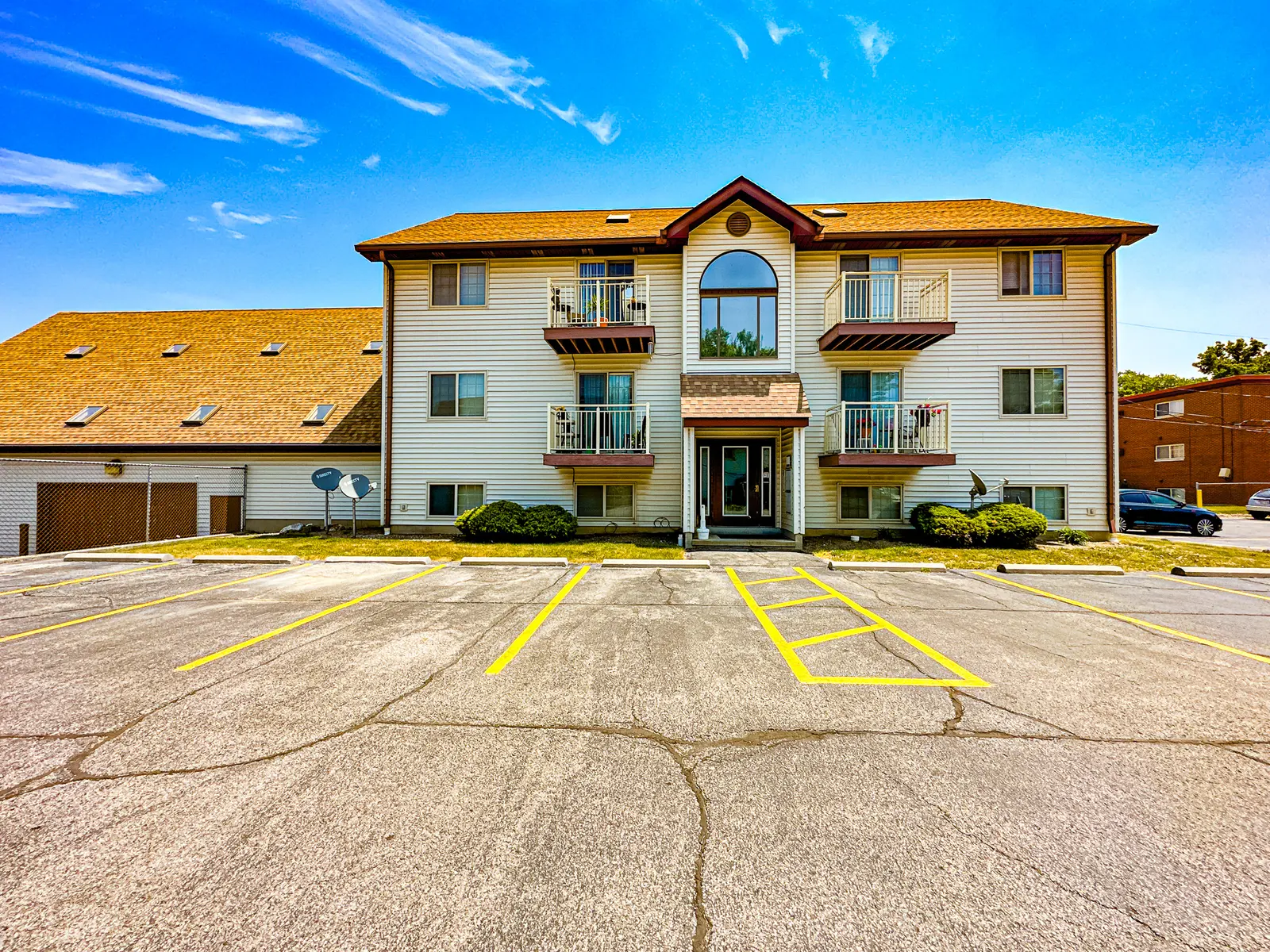 Ventura Apartments - City, Neighborhood, Urban