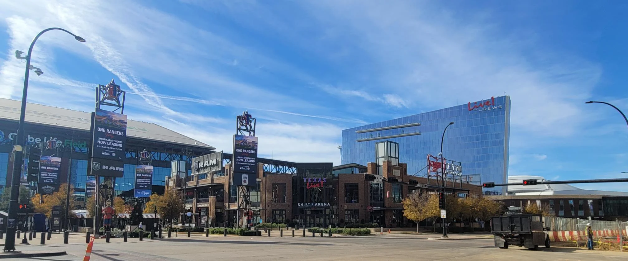 Dolce Vita at Three60 Apartments Dolce Vita at Three60 Apartments - City, Urban, Shopping Mall