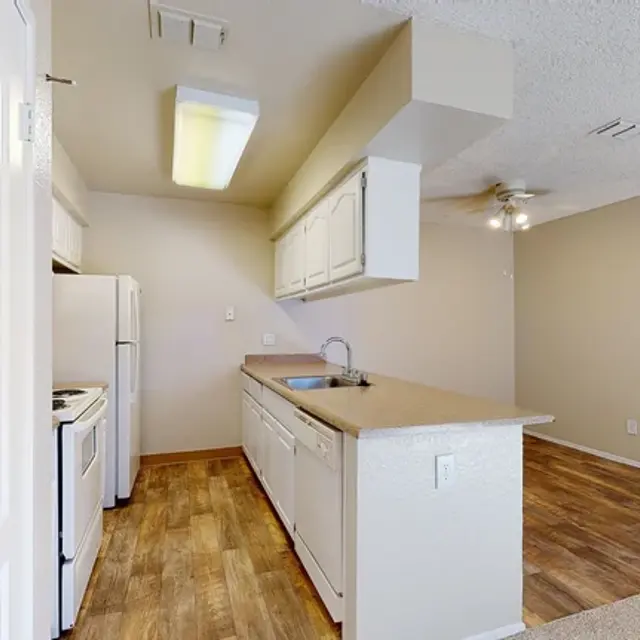 Laurel Oaks Apartments - 2 Bedrooms 1 Bathroom