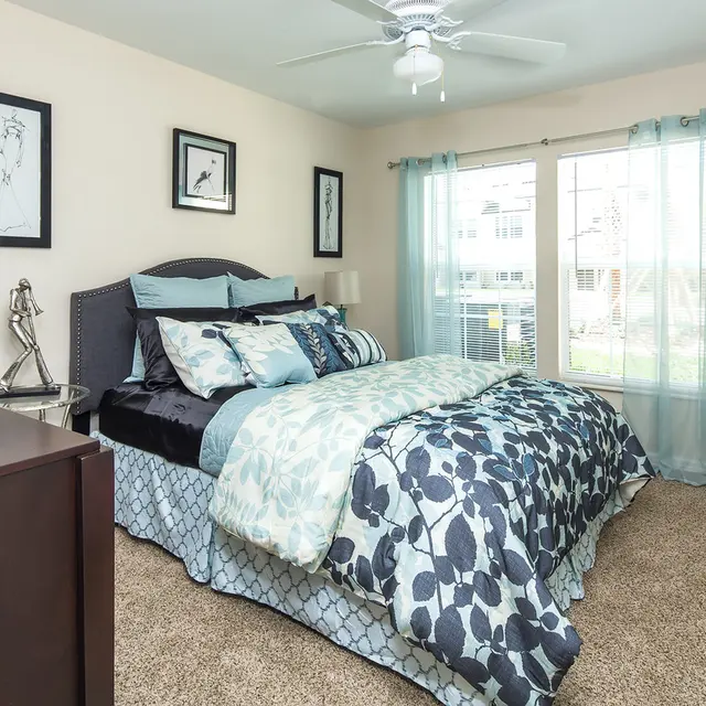 Oakwood Sarasota - Corner, Ceiling Fan, Device