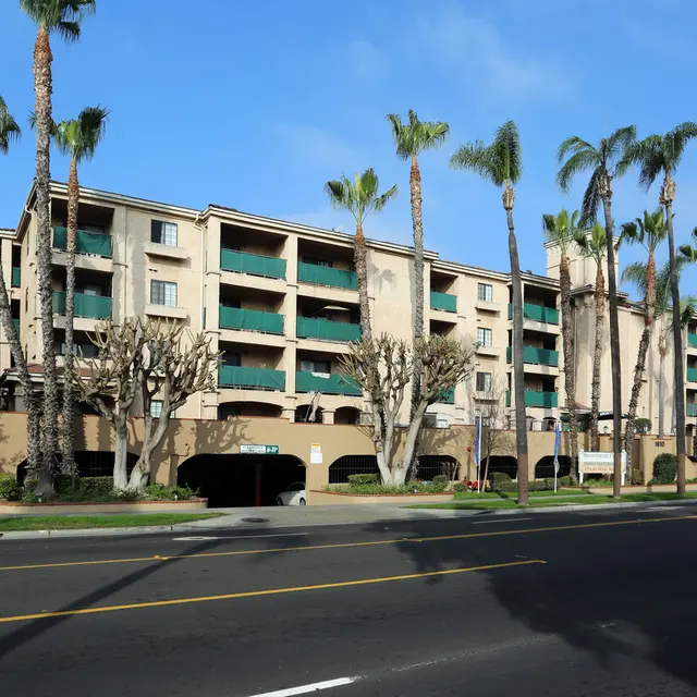 Broadway Plaza Apartments - City, Road, Street