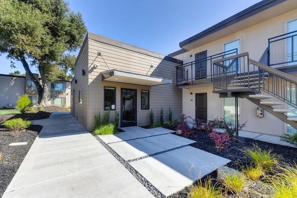 Lincoln Woods Apartments