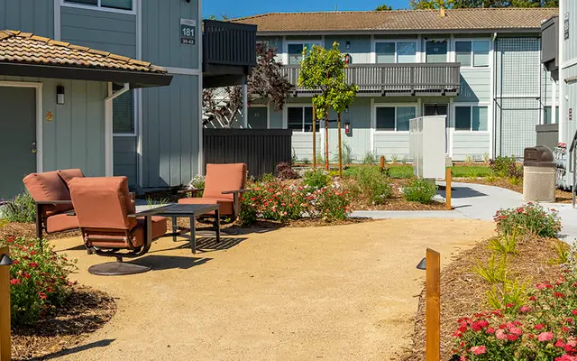 Traverse - Yard, Chair