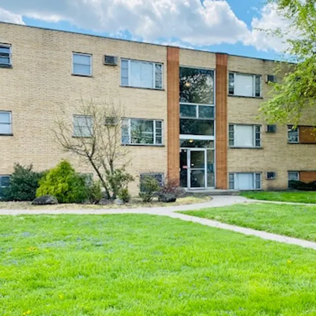 Broadwell Apartments - City, Urban, Grass