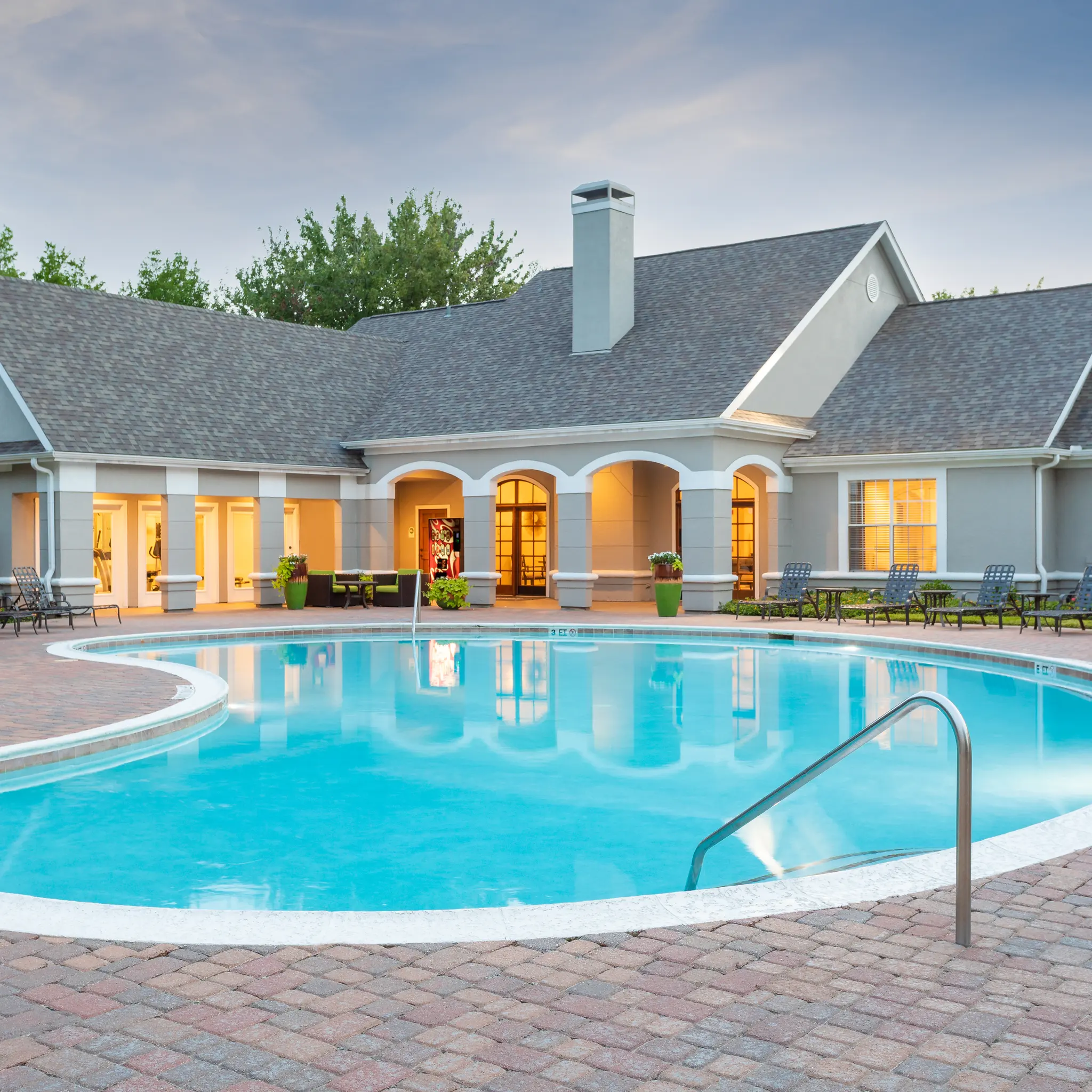 Live BH - Kenwood Club at the Park Apartments