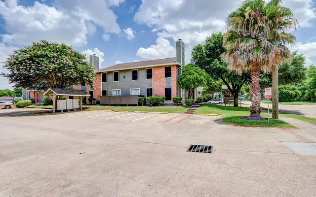 The Park at Woodland Trails The Park at Woodland Trails - Building