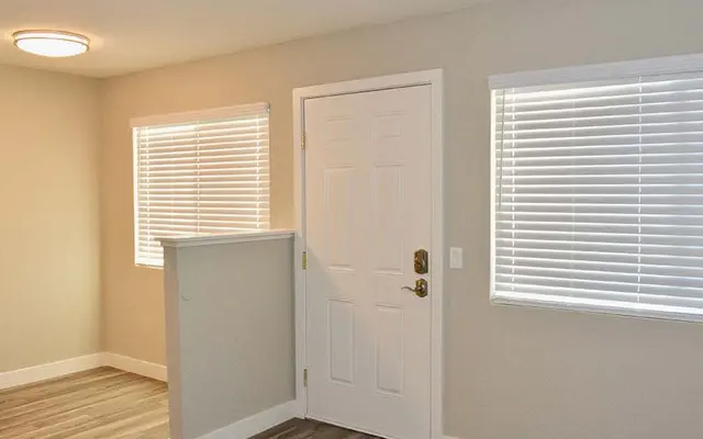 Traverse - Wood, Floor, Corner