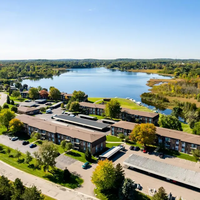 Greens Lake Apartments - Apartments, Urban, Lake