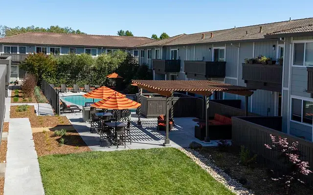 Traverse - Yard, Patio