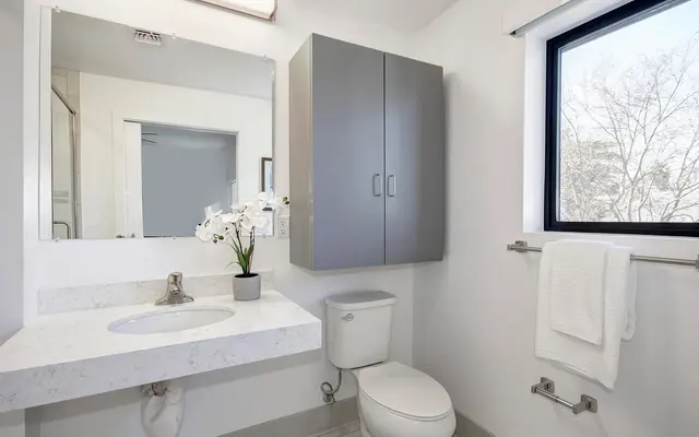 2301 K Street - Corner, Sink, Sink Faucet