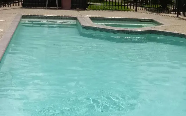 Willow Run Apartments - Pool