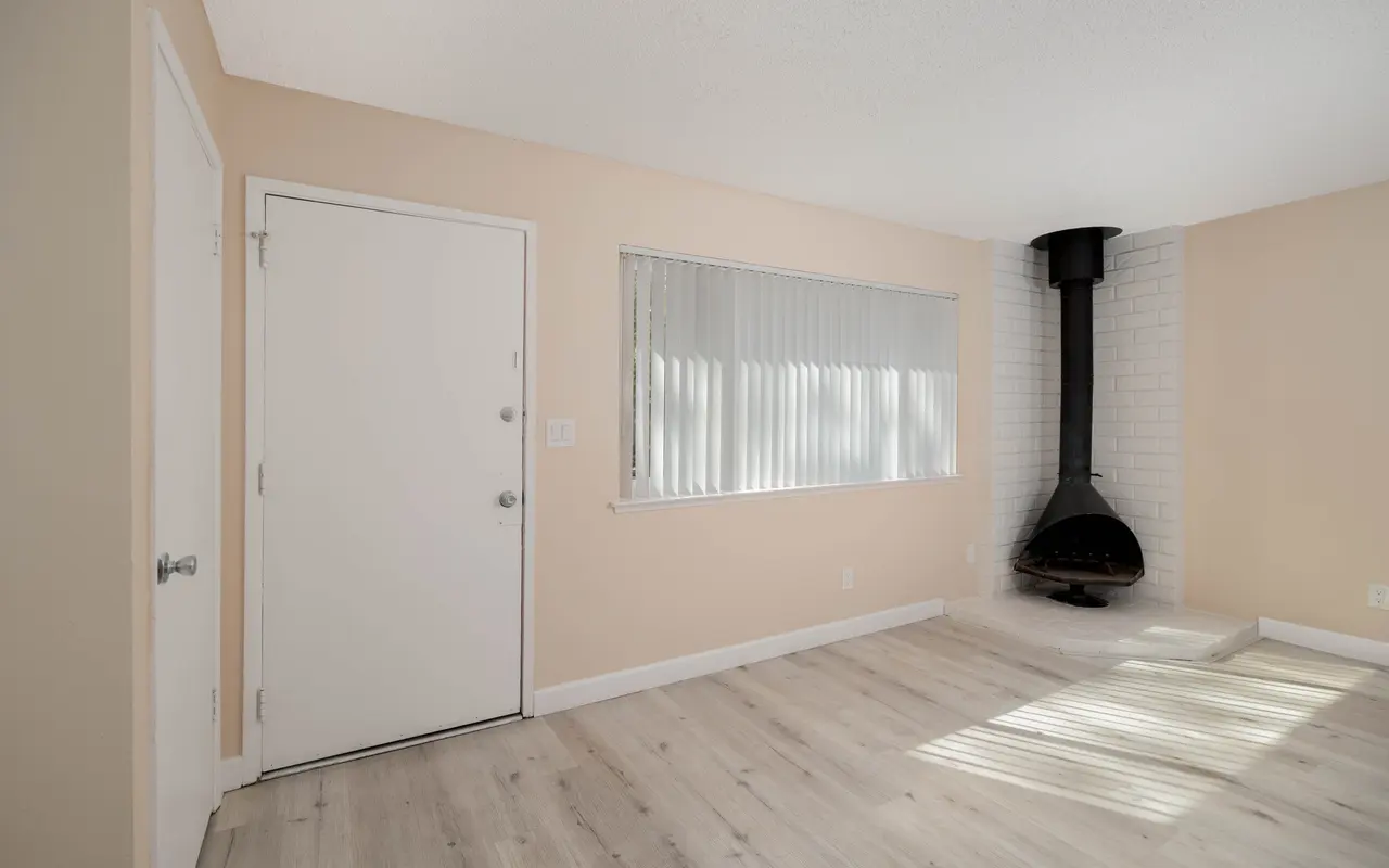 Queenston Plaza - Corner, Indoors, Interior Design