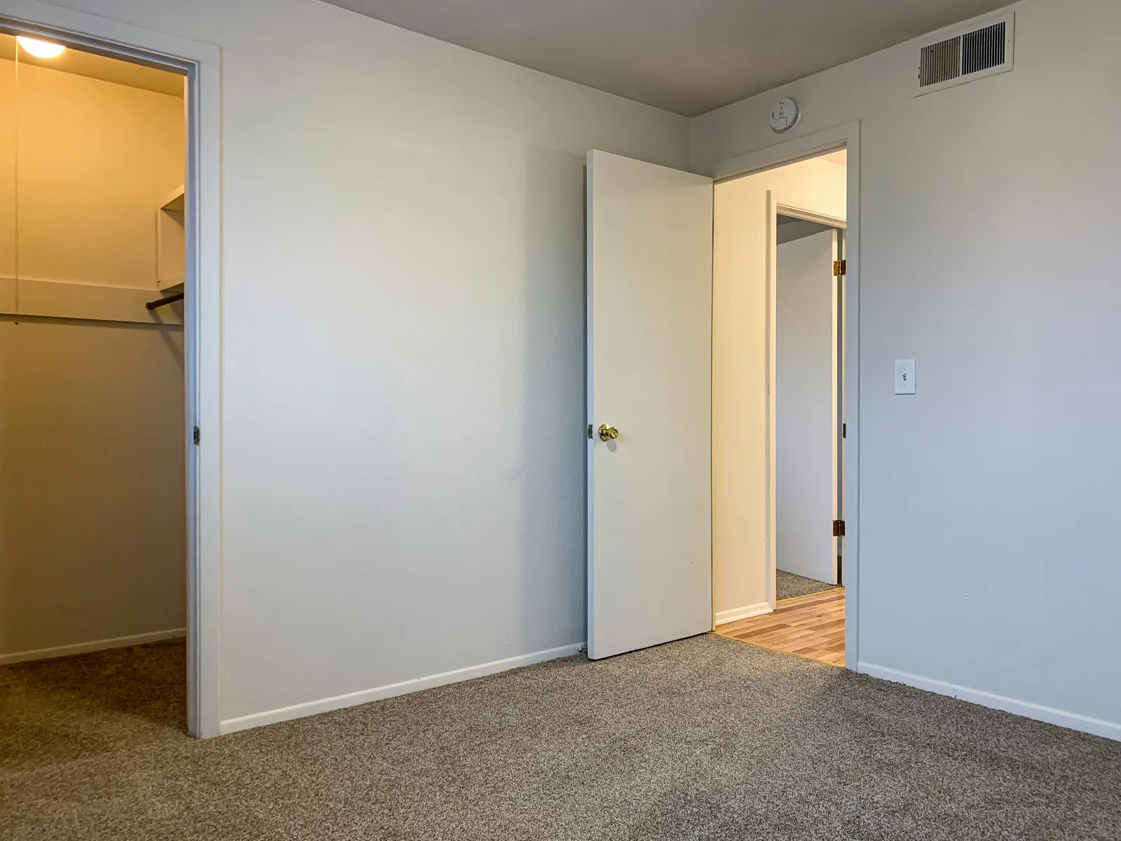 Pentamen Arms - Corner, Indoors, Interior Design