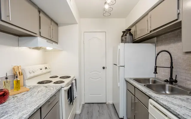 Mainridge Apartments - Sink, Sink Faucet, Indoors