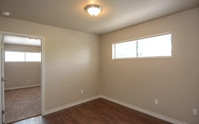 Woodlawn Apartments - Wood, Floor, Corner