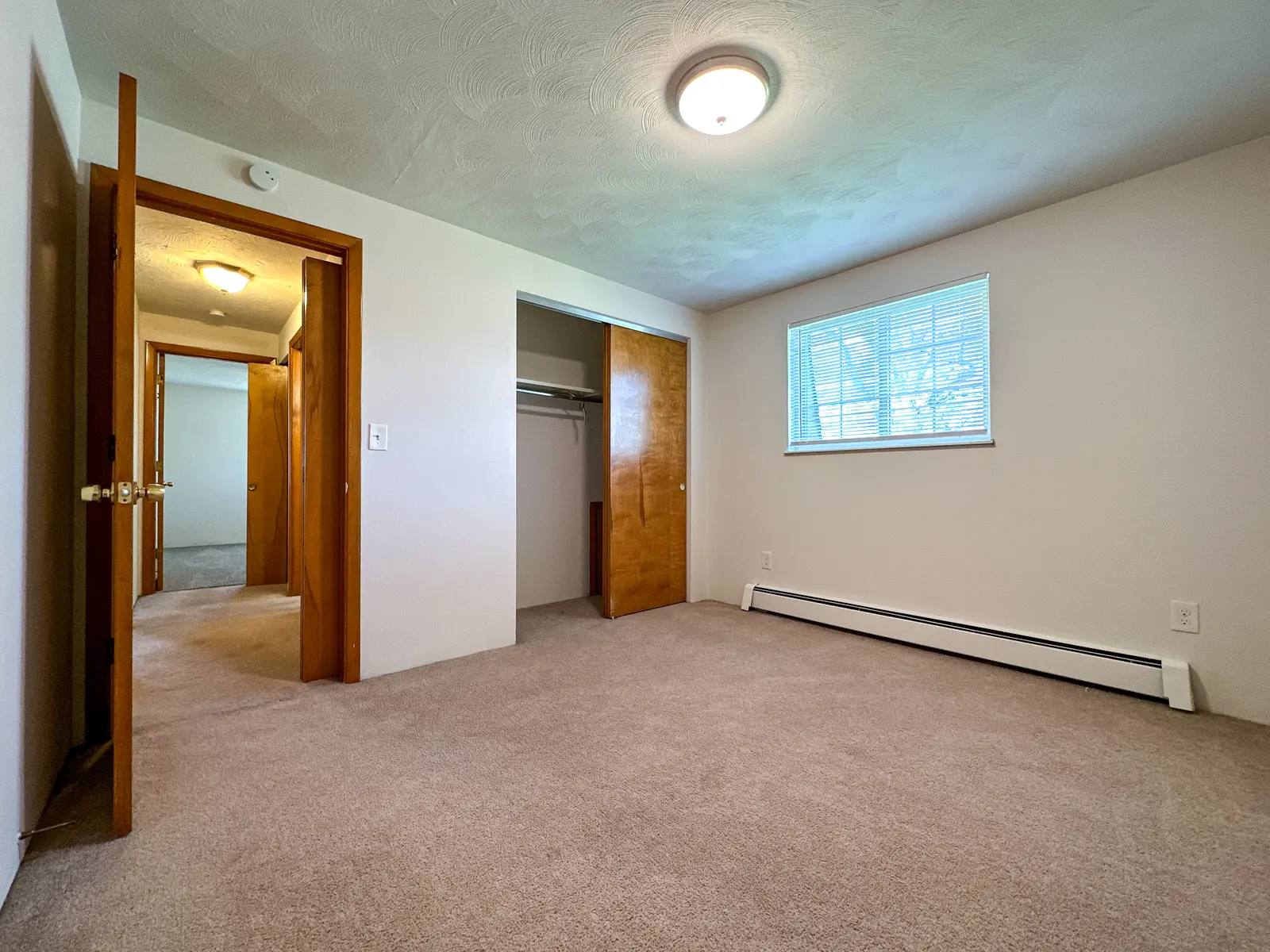 Kingston Square - Corner, Floor, Flooring