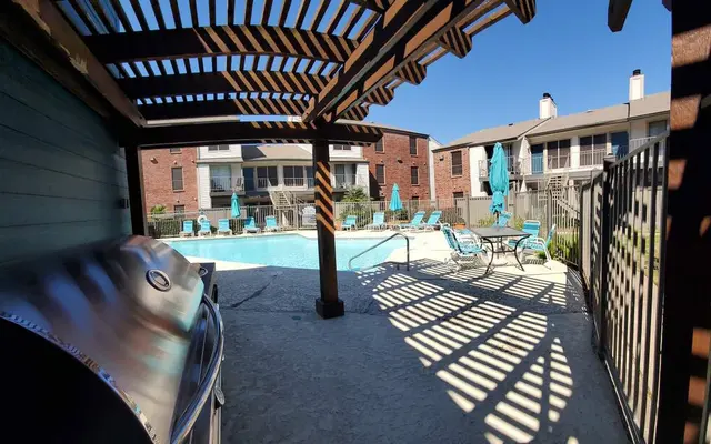 Briar Park - Pool, Building, BBQ Station
