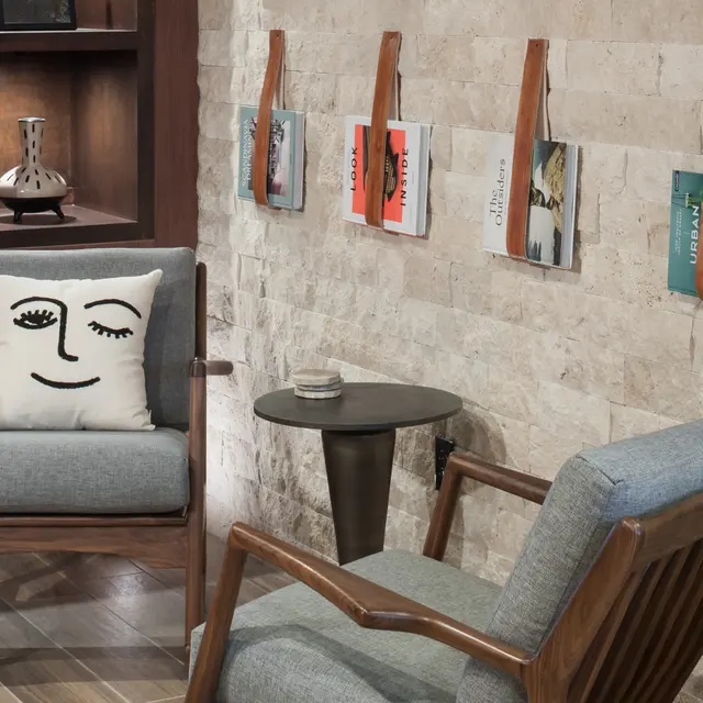 SYNC CityLine - Room, Chair