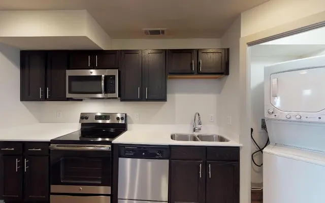 Apartments at M-Streets - Oven, Room