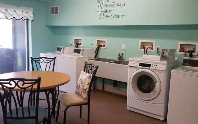 Regency Square - Laundry, Dining Table