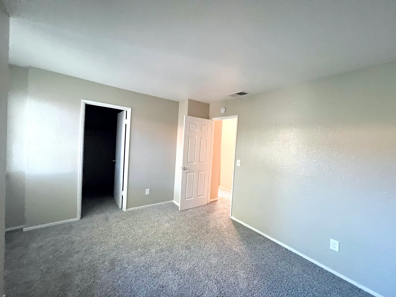 Fulton Villas Apartments - Floor, Corner, Flooring