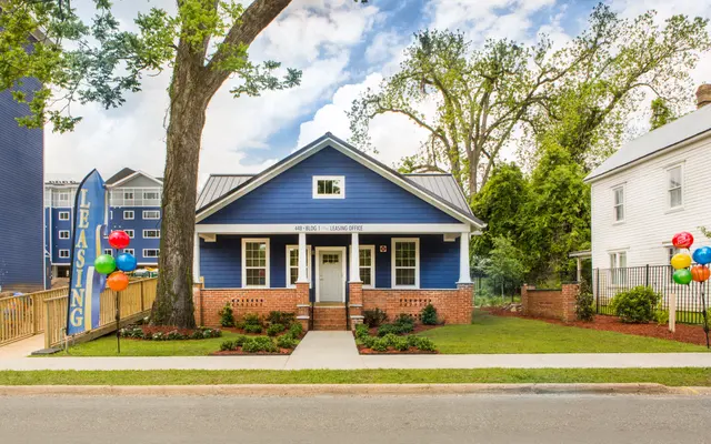 Casañas Village Apartments - Building