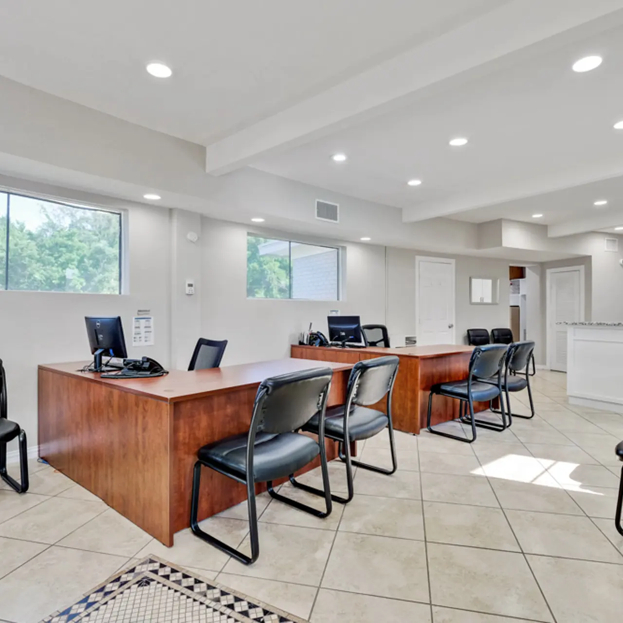 Holliday Hills Apartment - Indoors, Floor, Chair