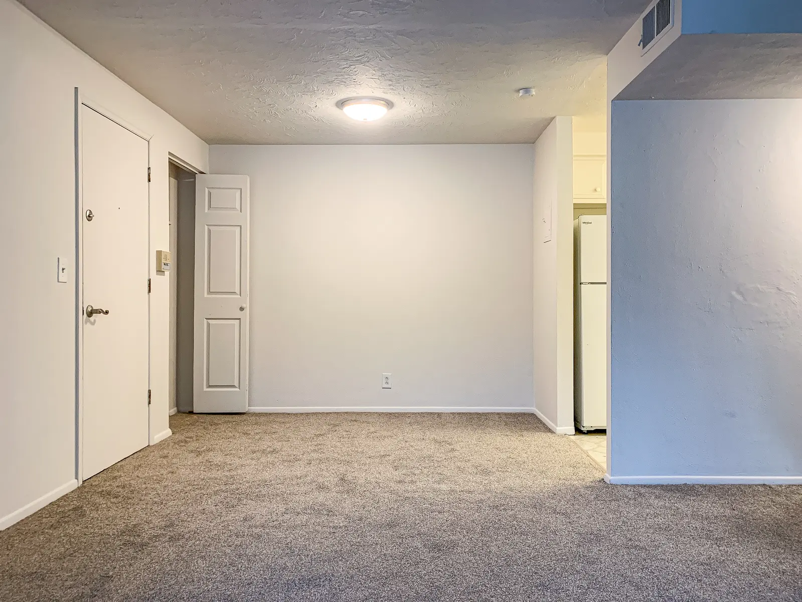 Pentamen Arms - Floor, Corner, Indoors