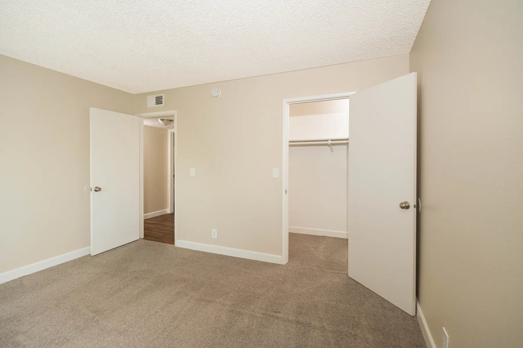 Creekside Oaks - Corner, Floor, Flooring