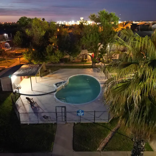 Holly Apartments - Pool, Water, Swimming Pool
