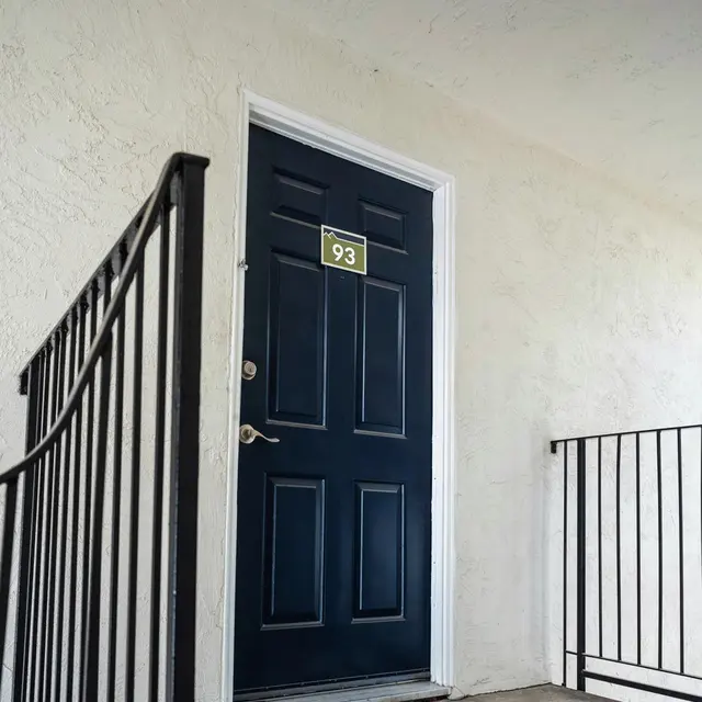 Sierra Square - Door