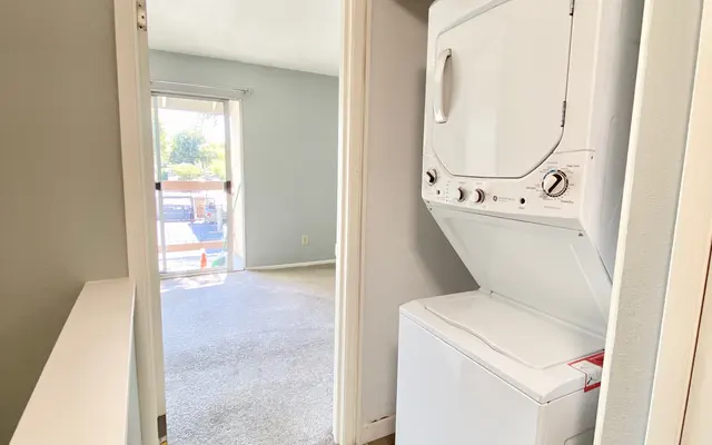 Cypress Court Apartments - Floor, Corner