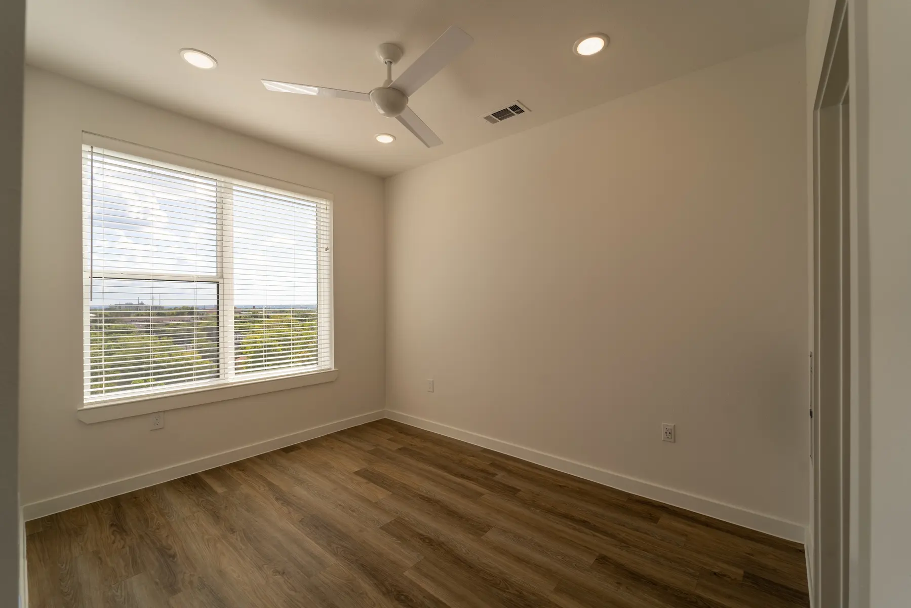 Ellis Highline - Corner, Floor, Ceiling Fan