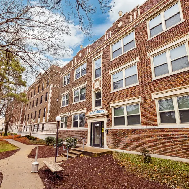 St. Luke's Plaza - City, Urban, Apartment Building