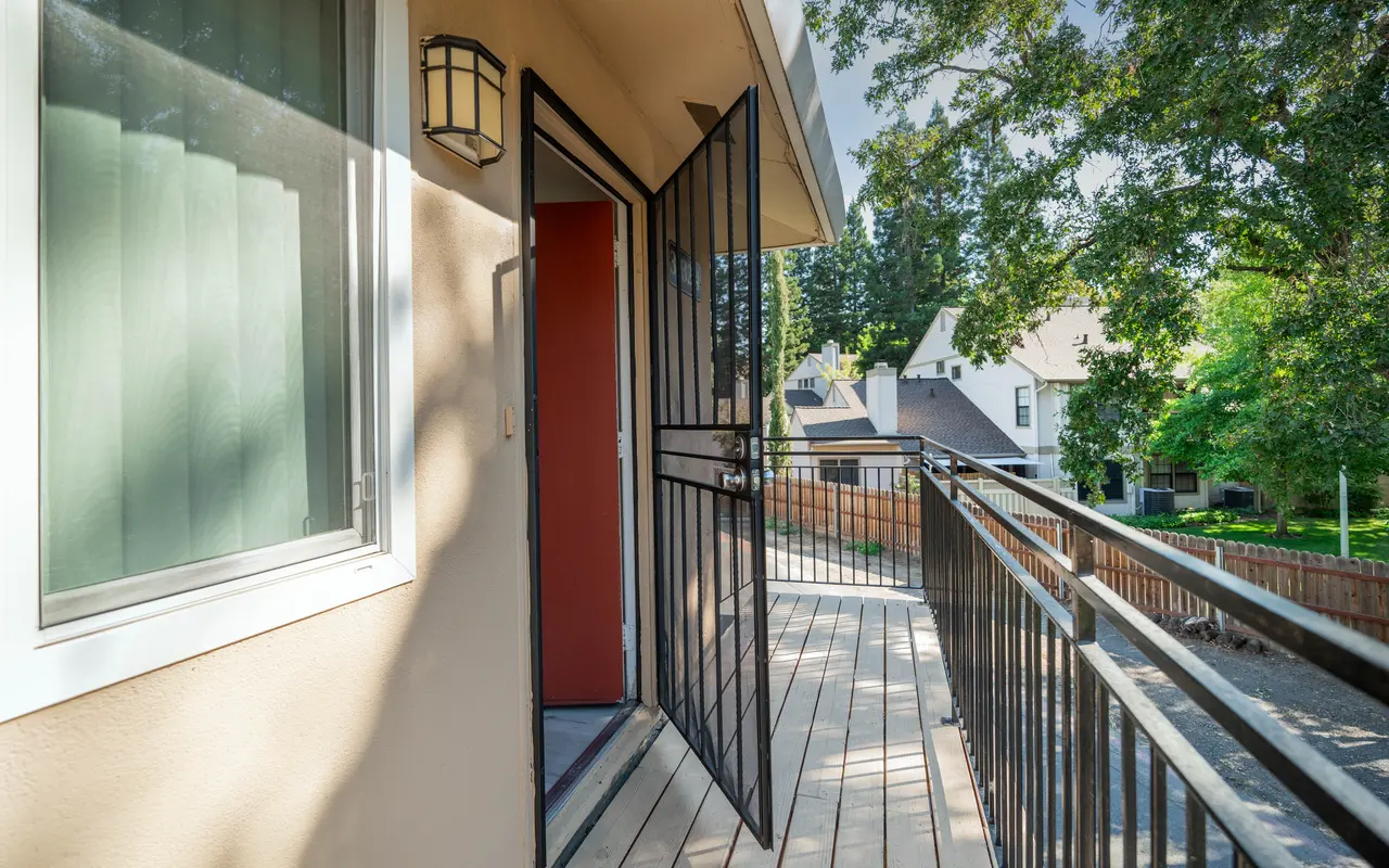 Queenston Plaza - Railing, Handrail, Balcony