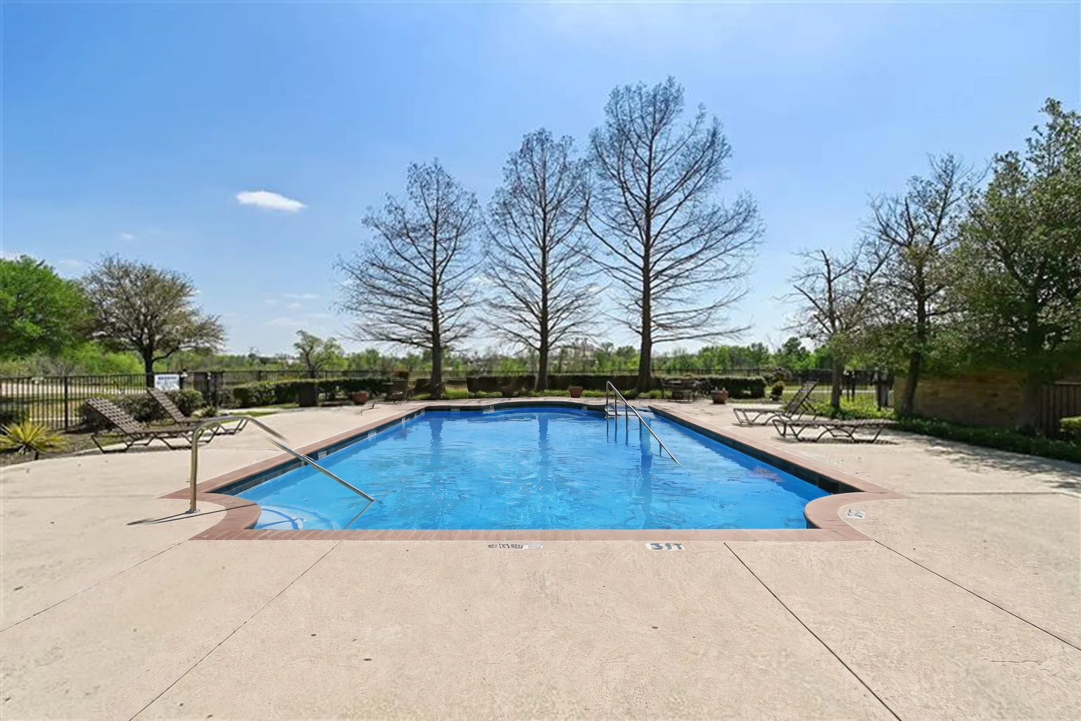 Swimming pool, Outdoor, Relaxation