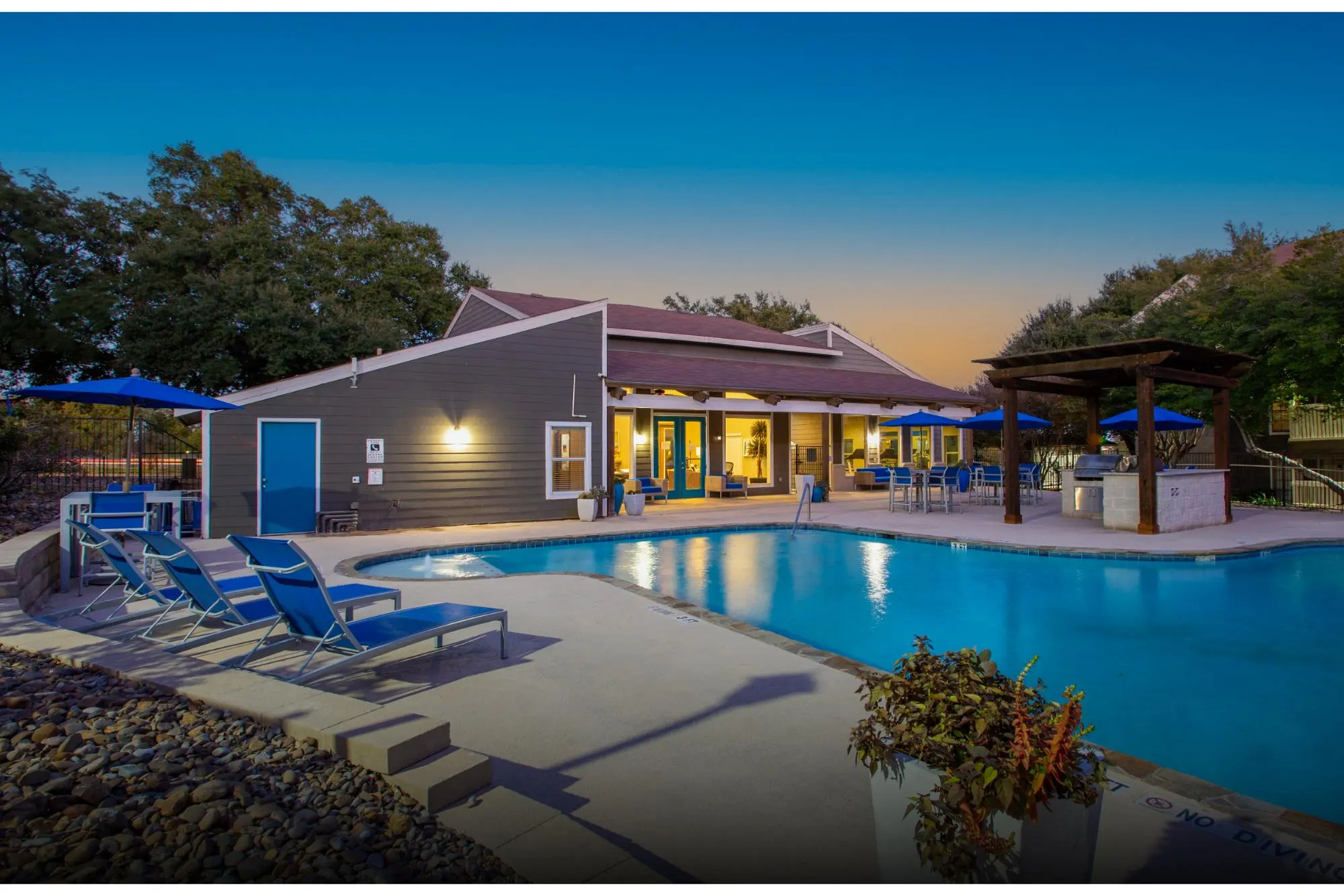 Swimming pool, Outdoor area, Evening