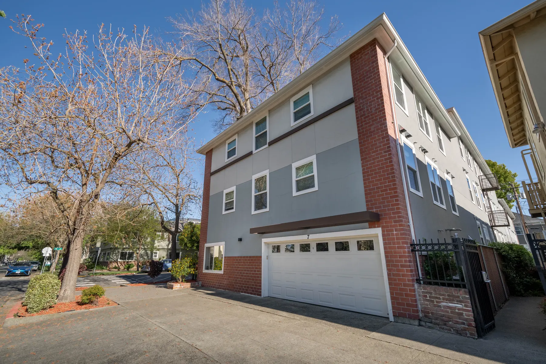 Entro Apartments - City, Street, Urban