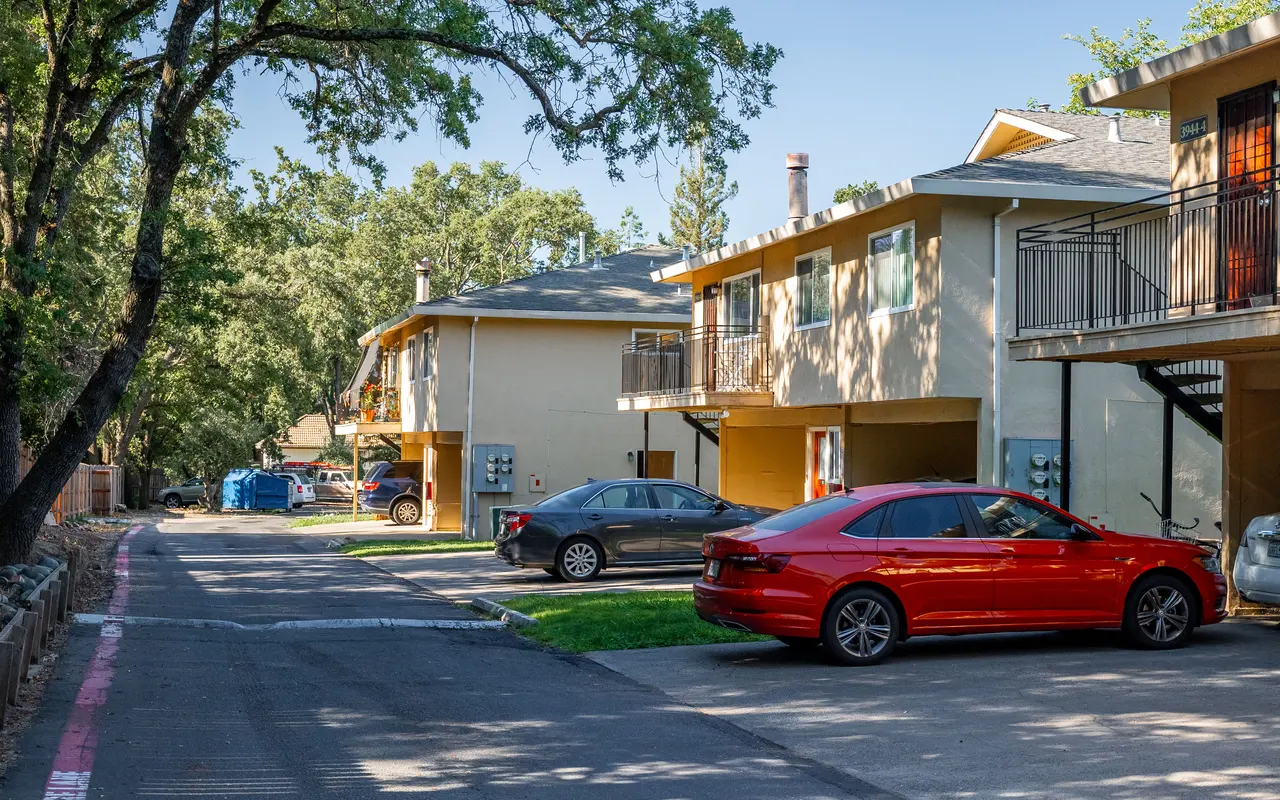 Queenston Plaza - Neighborhood, City, Spoke