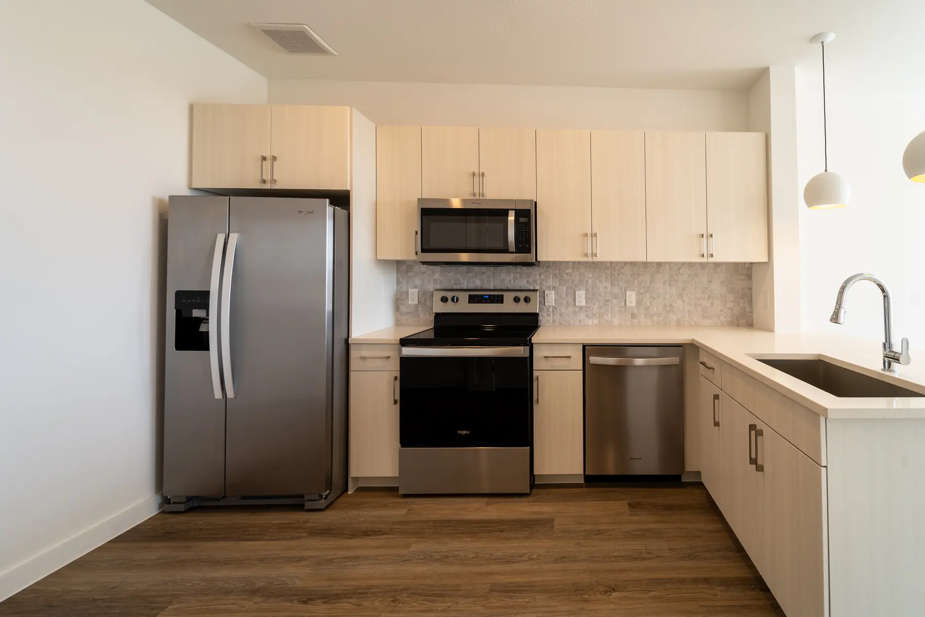 Ellis Highline - Microwave, Appliance, Oven