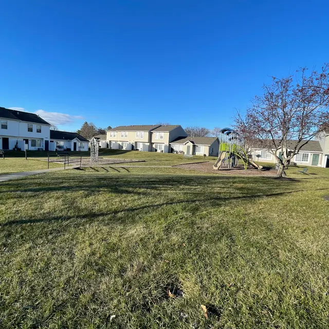 Spring Hill Apartments - Grass, Neighborhood, Outdoors