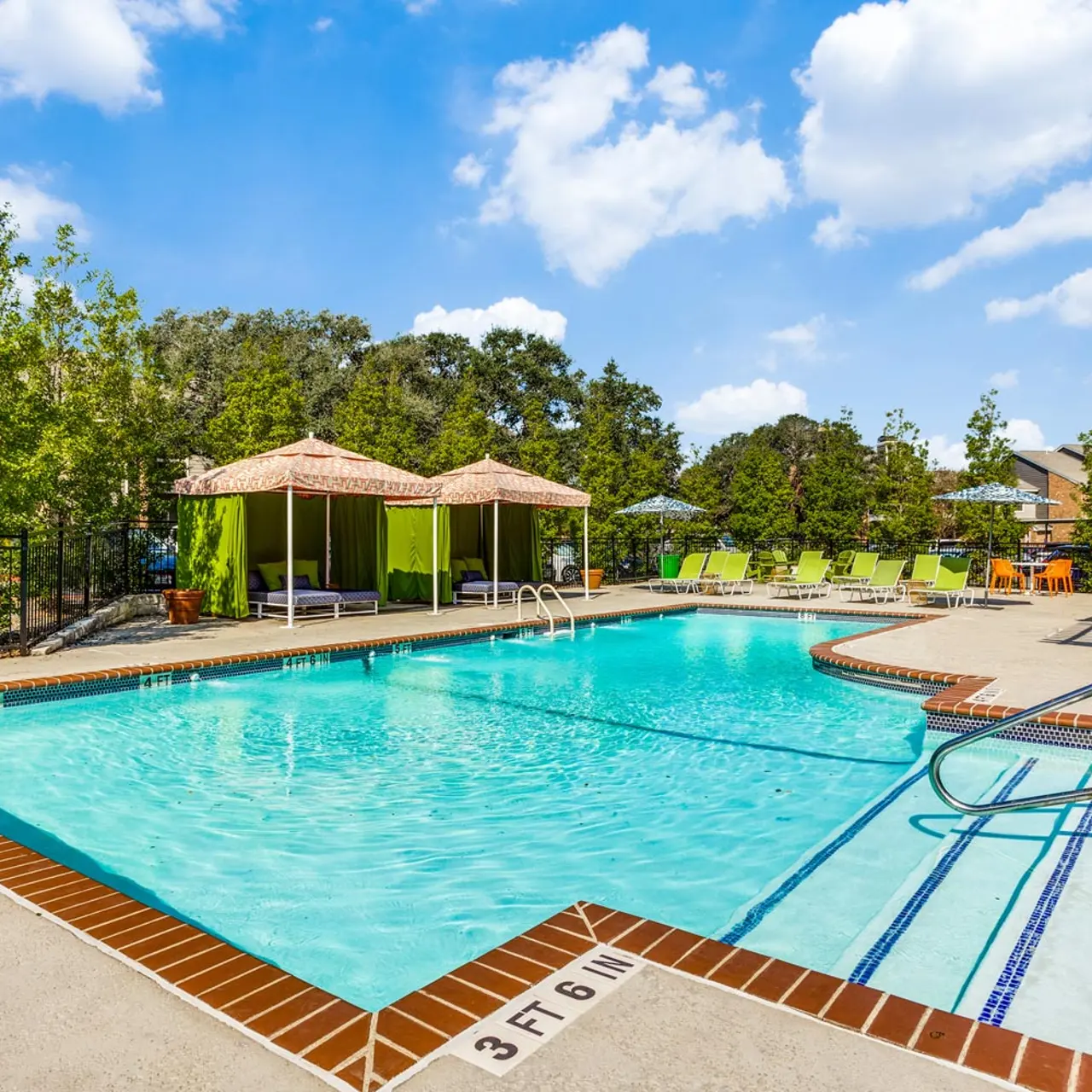 Balcones Club Apartments - Pool