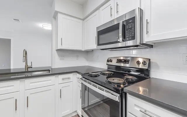 Kitchen Lakeside Apartments - Room, Appliance