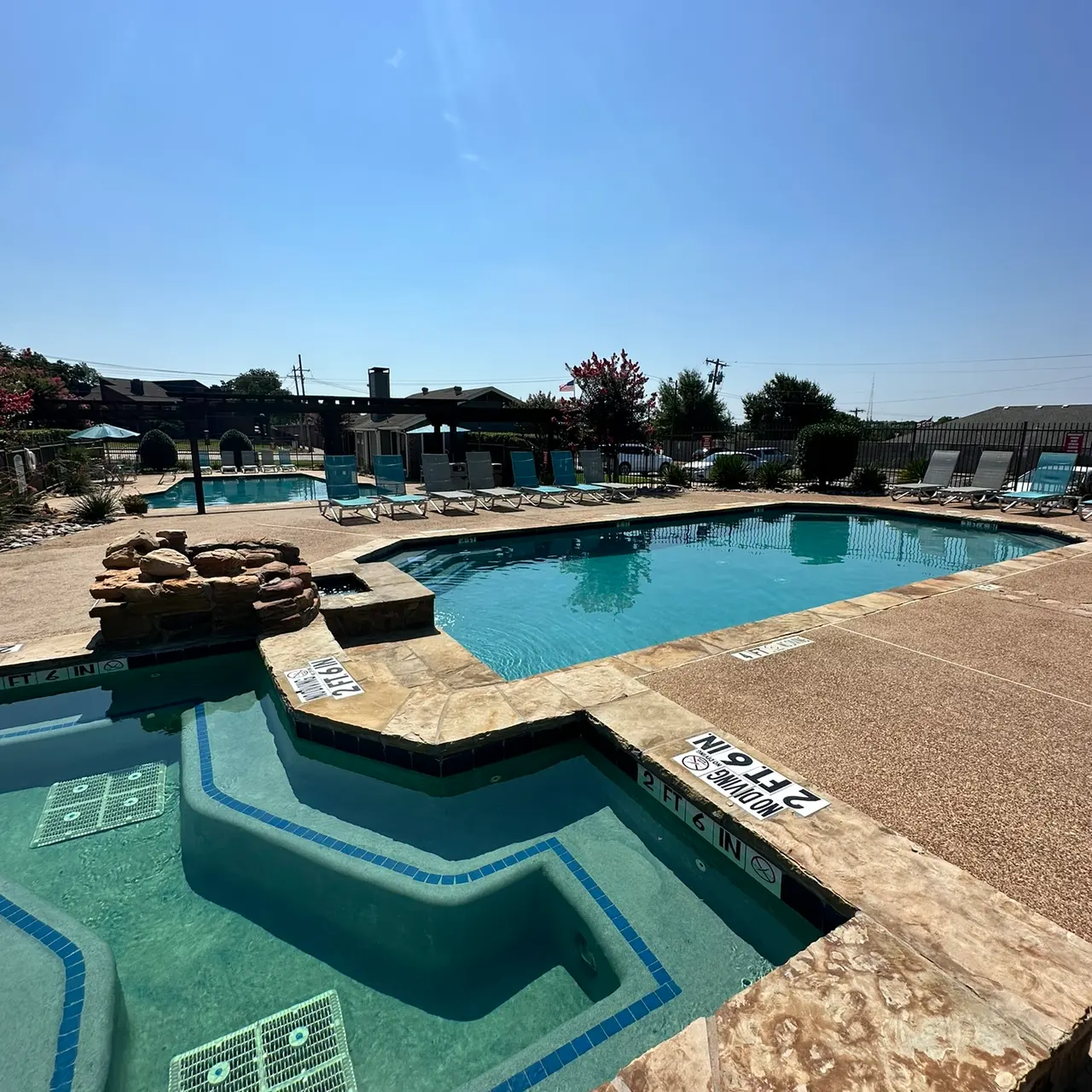 Autumn Breeze Apartments - Pool, Water, Swimming Pool