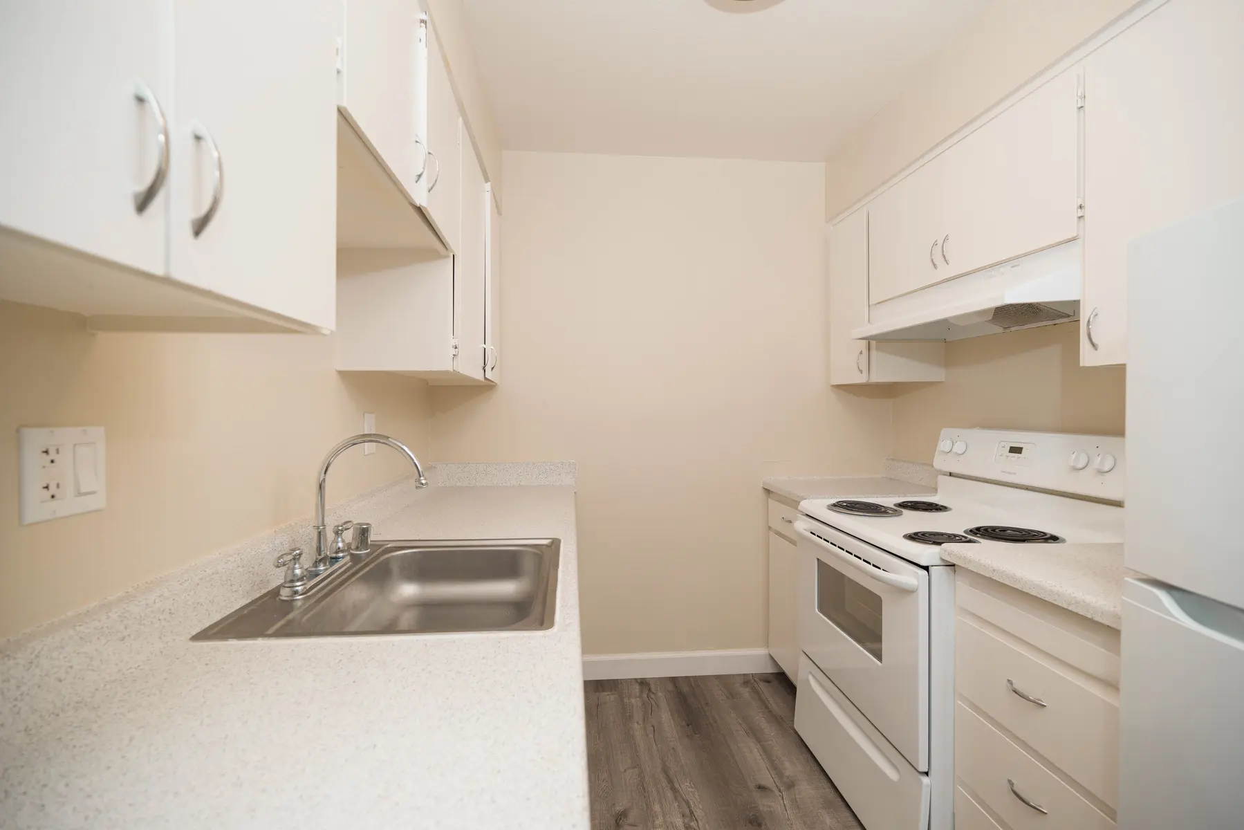 Creekside Oaks - Sink, Sink Faucet, Indoors