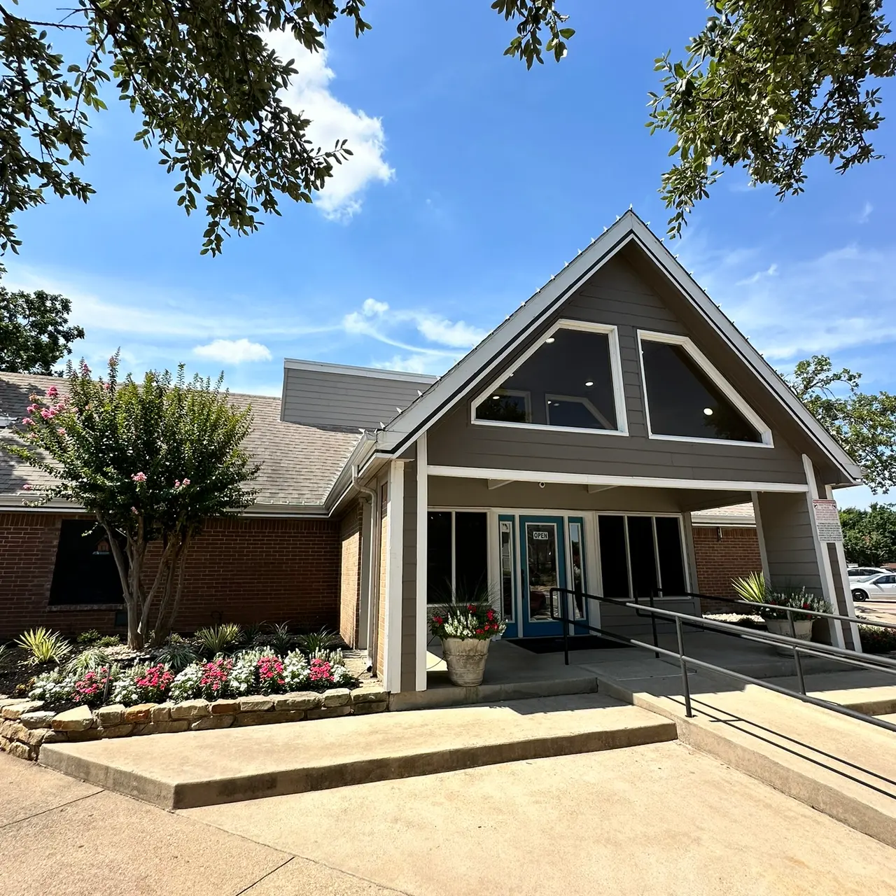 Trinity Meadows Apartments - House, Housing, Portico