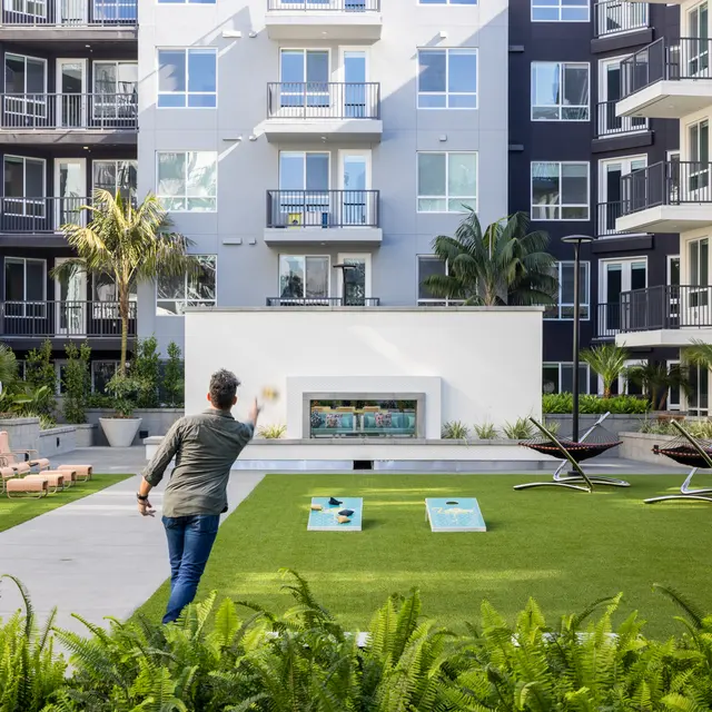 Felix - Courtyard Cornhole Games Facing Units
