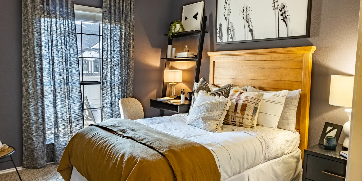 Ezlyn Westminster - Bed, Room