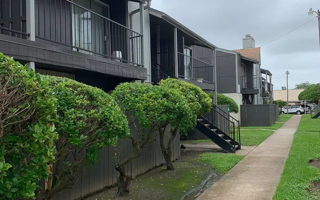 Tradewinds Apartments - Bush, Sidewalk