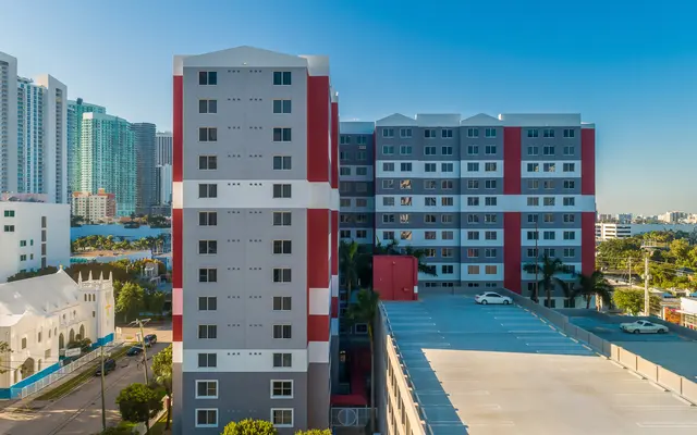 Pinnacle View Apartments - Building